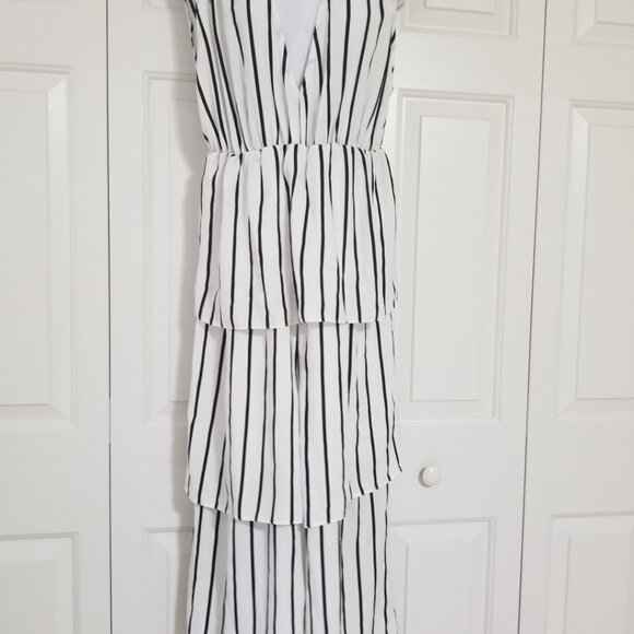ASOS Design Stripe Tiered Leg Jumpsuit Size US 8 NWT - Picture 4 of 4